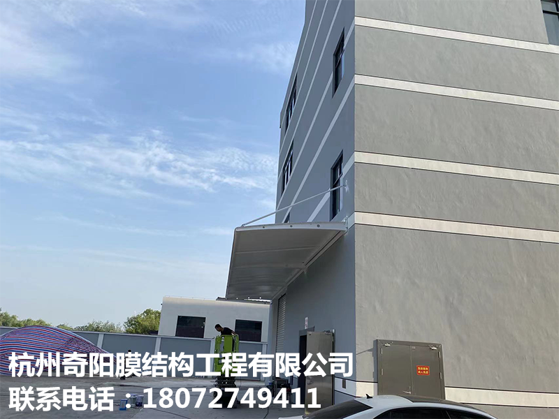 膜結構停車棚