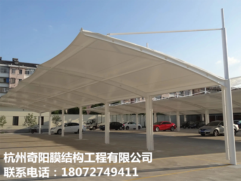 膜結構停車棚