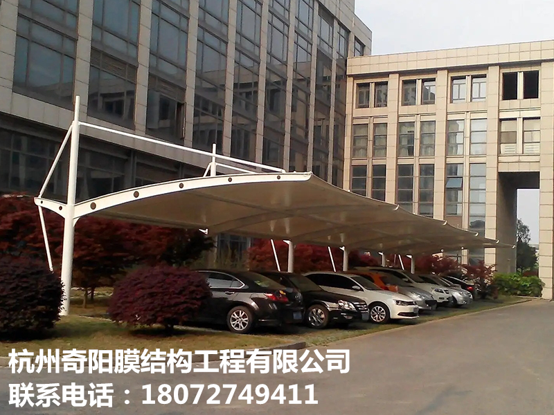 膜結構停車棚
